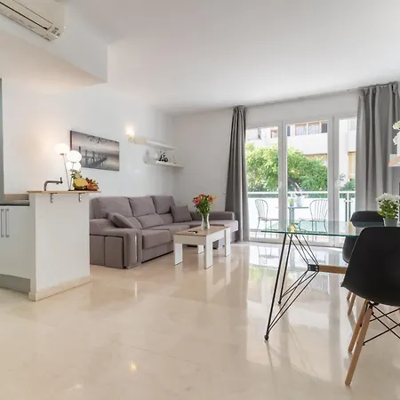 Castillo Apartment *