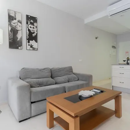 Castillo Apartment *