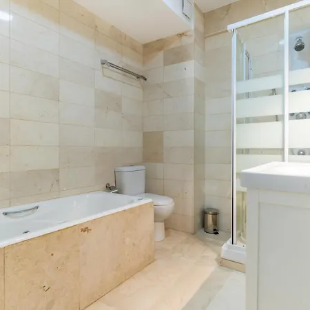 Castillo Apartment *