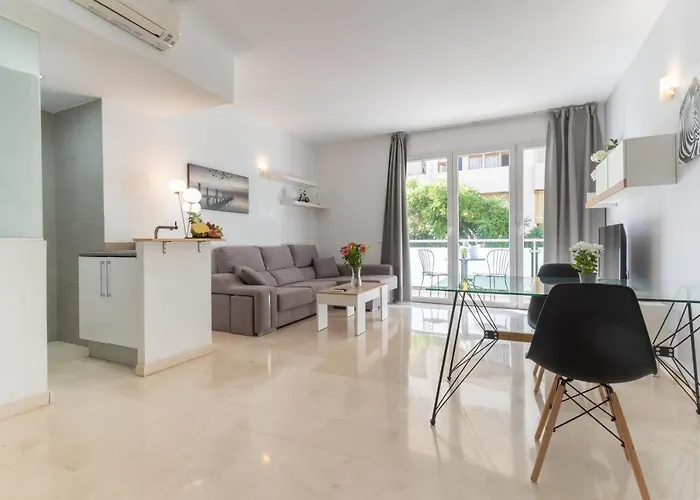 Castillo Apartment *