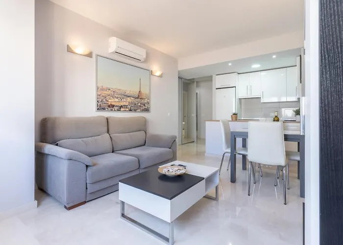 Castillo Apartment *