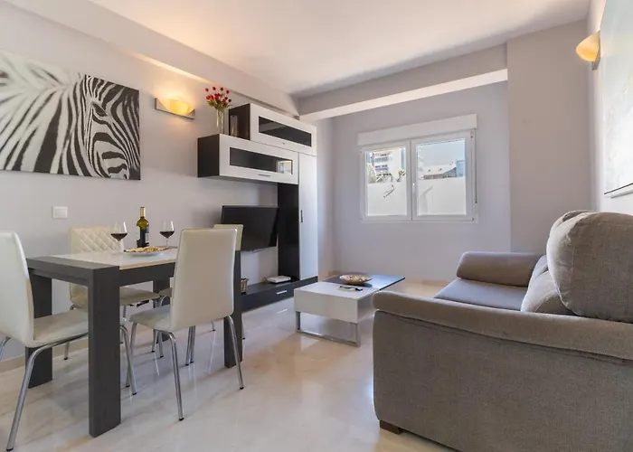 Castillo Apartment *